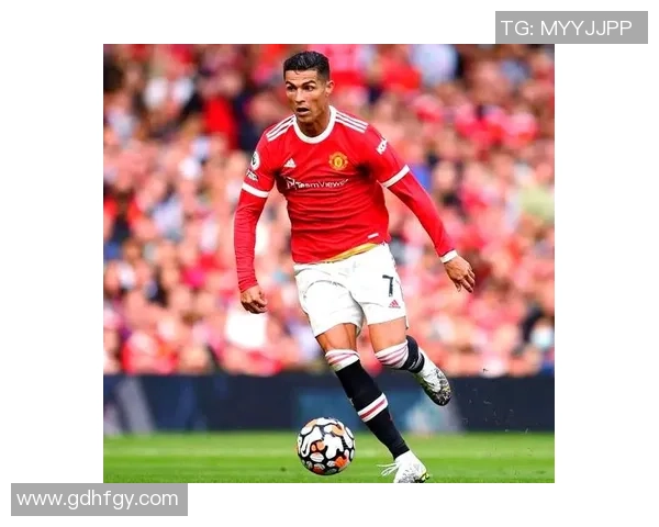 足球明星齐聚一堂共庆C罗辉煌成就与传奇生涯